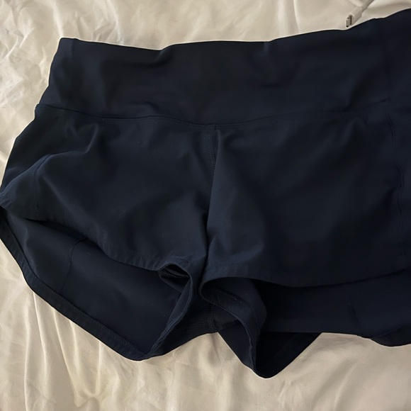 Dark blue size 2 Lulu speed up 2.5 shorts - Picture 1 of 1